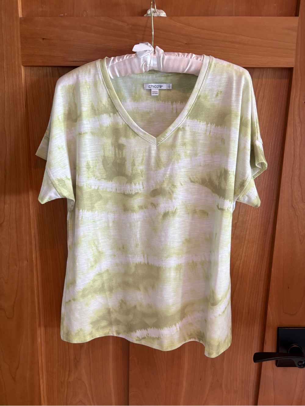 Chico's Light Green and White Tie-Dye V-Neck Tee Size 0